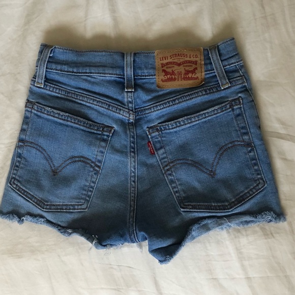 Levi’s shorts - Picture 2 of 6